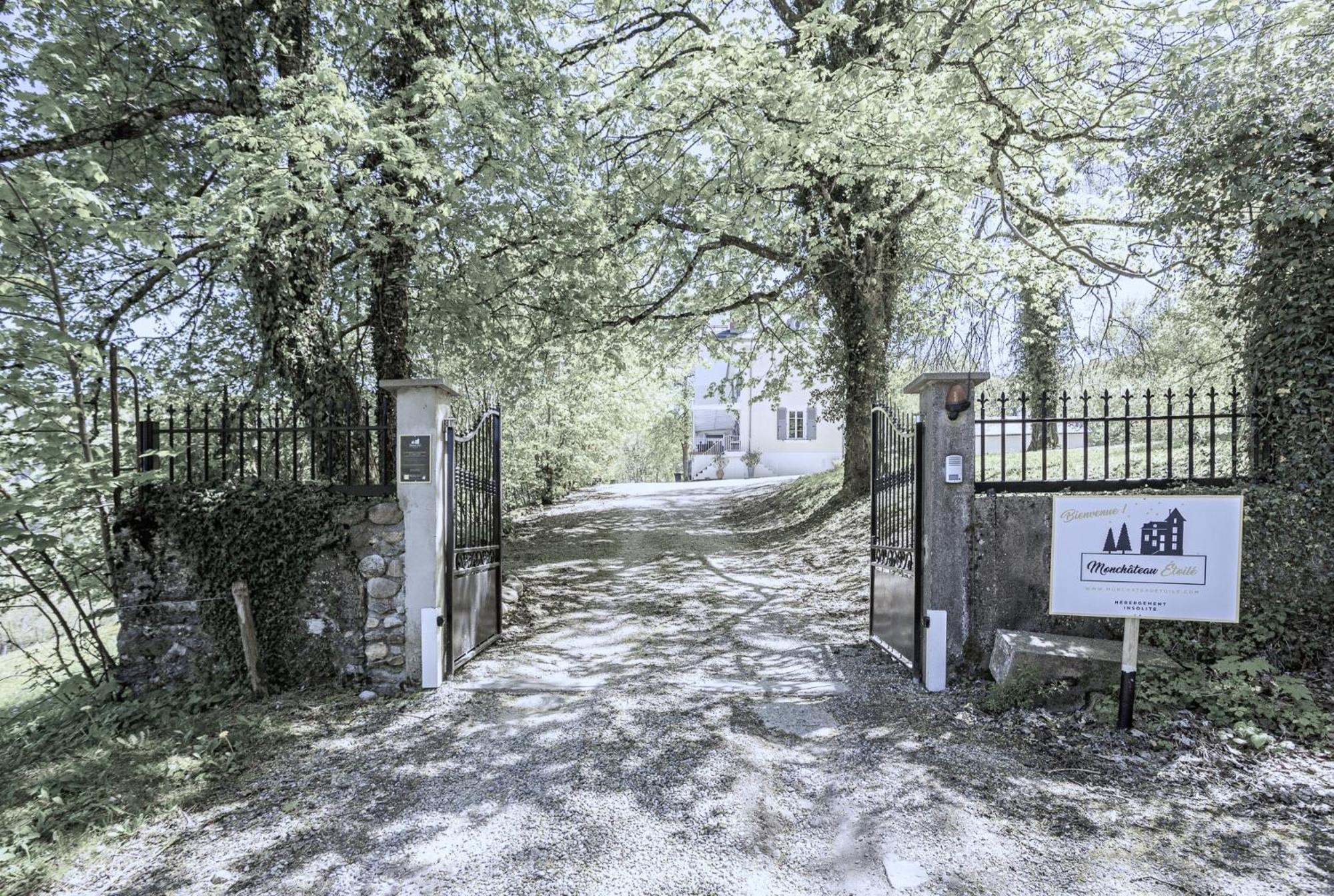 Monchateau Etoile, Hebergement Insolite Avec Spa Merlas Exterior photo